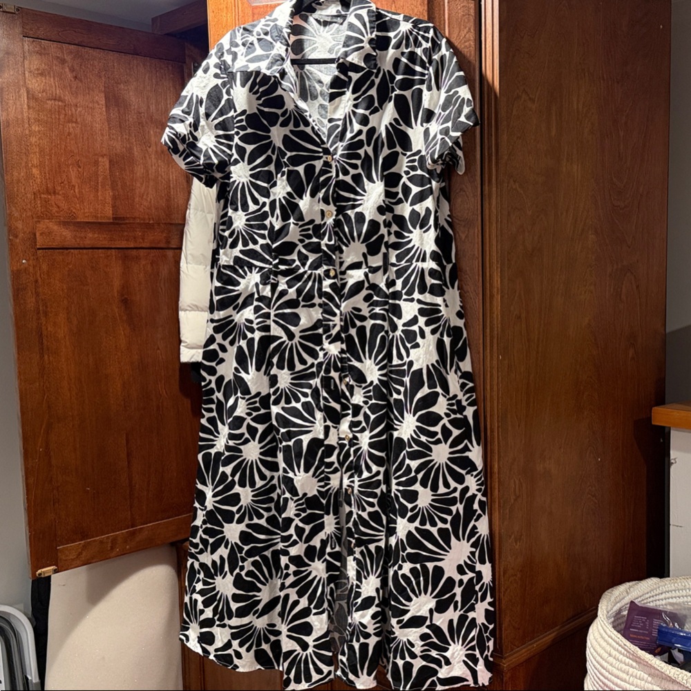 Zara Black & White Floral Button-Front Midi Dress